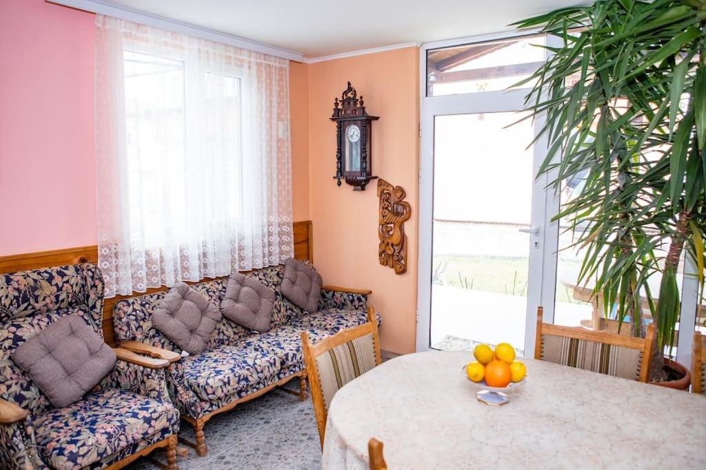Lucky 2 Hotel Pavel Banja Kültér fotó