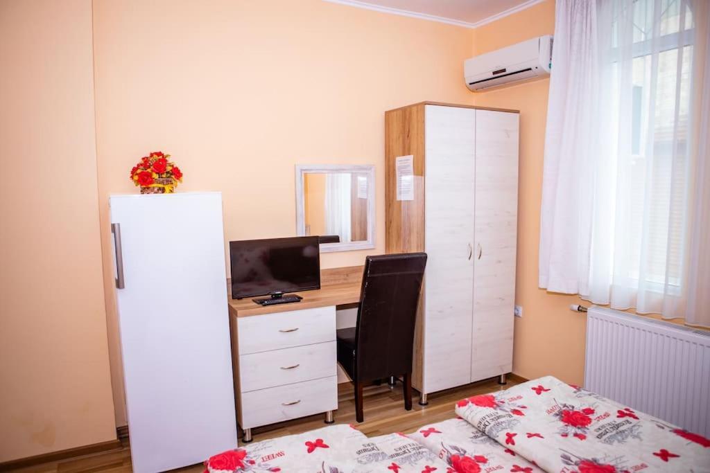 Lucky 2 Hotel Pavel Banja Kültér fotó